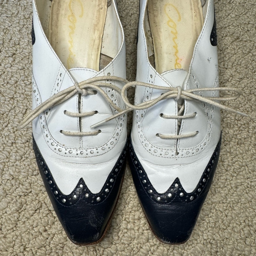 Vintage Connie Spectator lace ups 9M